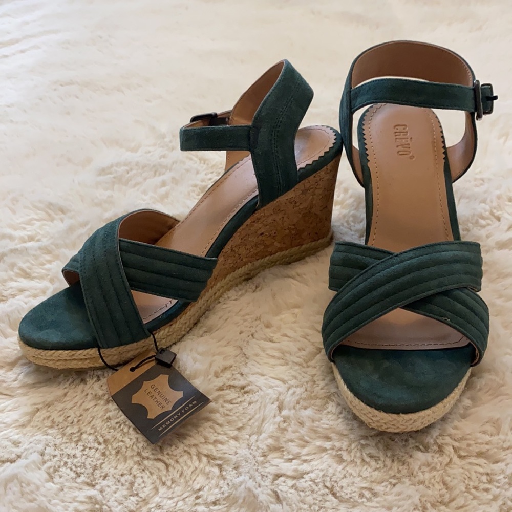NWT Crevo memory foam wedges